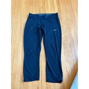 Nike Dri-Fit Crop Leggings - Medium